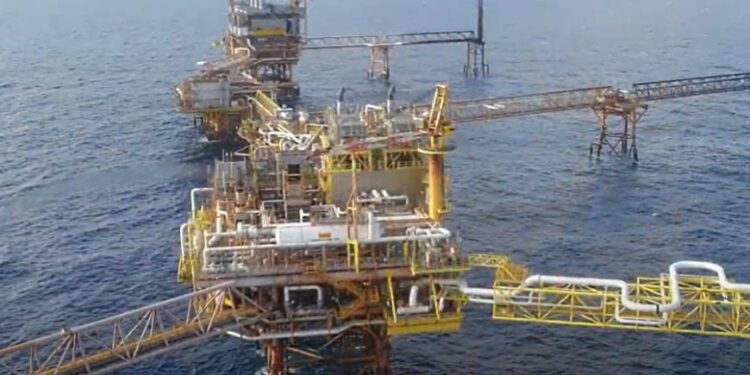 Presentan iniciativa para revertir reforma energética