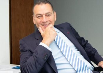 Ex embajador Alarie presidirá ATCO, negociará gasoducto
