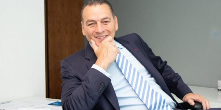 Ex embajador Alarie presidirá ATCO, negociará gasoducto