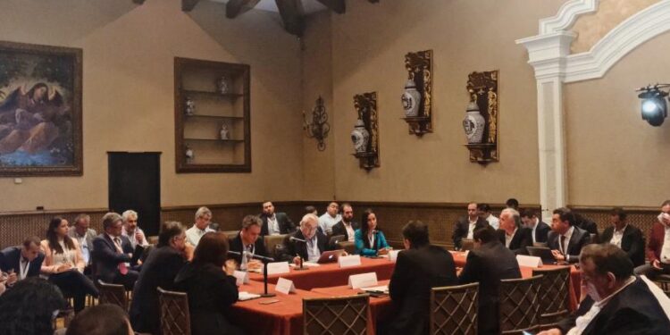 CCE realiza mesas técnicas; apoyan gas no convencional