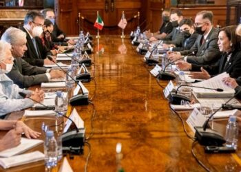 Inversión extranjera, un tema en encuentro Harris-López Obrador
