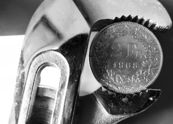 Coloca Pemex bono por 365 mm de francos suizos