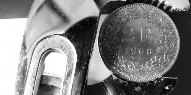 Coloca Pemex bono por 365 mm de francos suizos