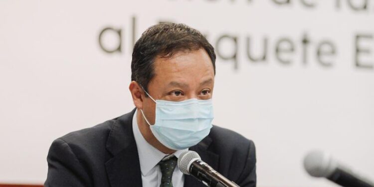 Negocia Hacienda contratos eléctricos de autoabasto con privados