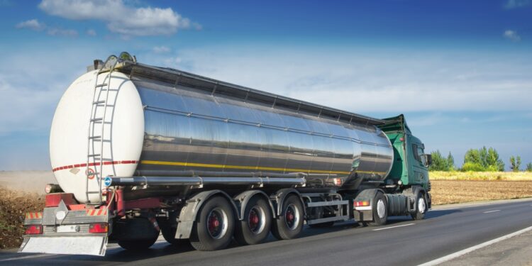 Pide IP frenar acciones de la CRE en contra de transportistas de combustibles