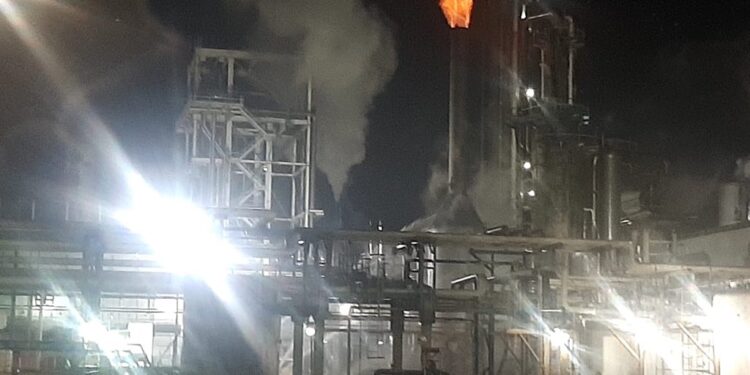 Explota planta en complejo de Cosoleacaque