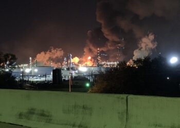 Controla Exxon incendio en su refinería de Baytown