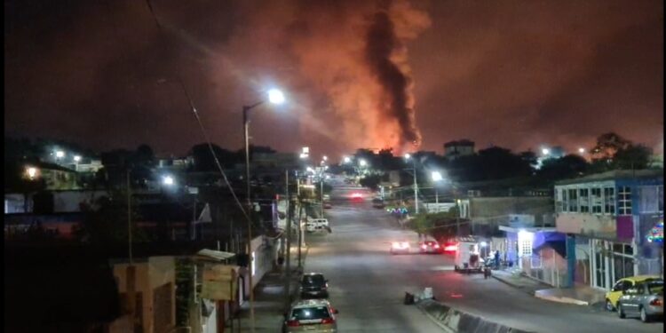 Reportan incendio en refinería de Minatitlán