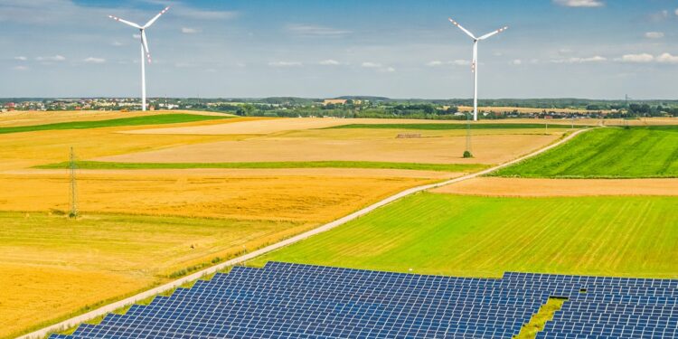 Recorta AIE pronóstico de renovables para México