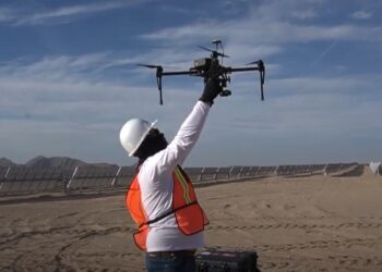 Destacan drones y AI en mantenimiento de las energías renovables