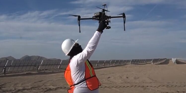 Destacan drones y AI en mantenimiento de las energías renovables