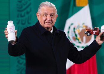 Presenta AMLO nuevo decálogo para Pemex