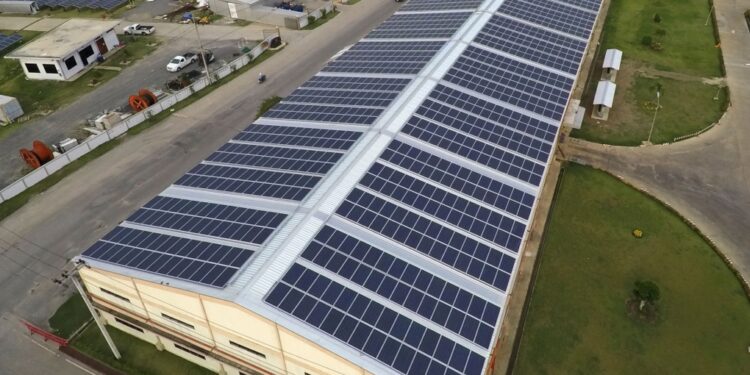 Prohíbe la CRE a industriales vender sus excedentes de energía