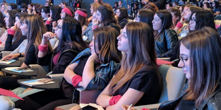 Integran a Enel en Índice de Equidad de Género de Bloomberg