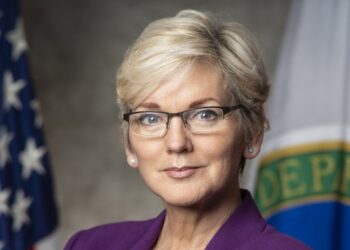 Expresa secretaria Granholm preocupaciones reales por la reforma energética en México