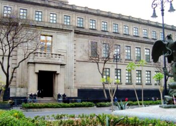 Ordena la SCJN aplazar sentencias de amparos contra la LIE