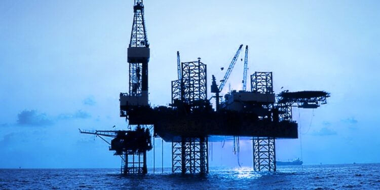 Ligero incremento en producción nacional de petróleo; la de Pemex baja