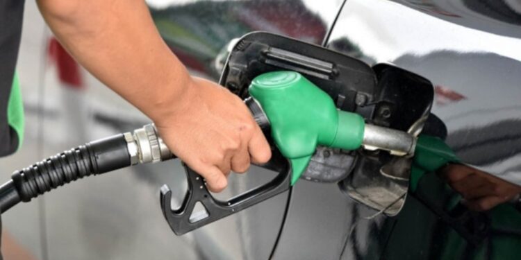 Bajan ligeramente el estímulo fiscal a gasolinas; sigue alto