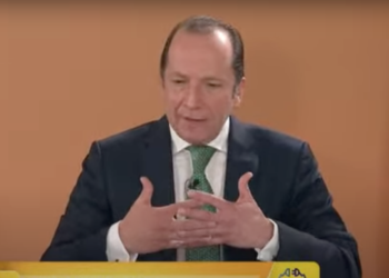 Chocan en Parlamento Abierto por actuar de la Corte en temas eléctricos