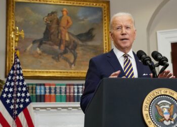 Prohíbe Biden importaciones de petróleo ruso a EEUU