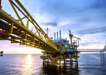 Cae 1.15% producción petrolera en un mes