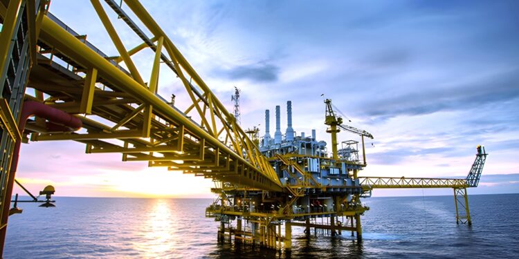 Cae 1.15% producción petrolera en un mes