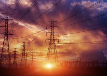 Iniciativa de reforma no garantiza costos más bajos de la electricidad: Cofece