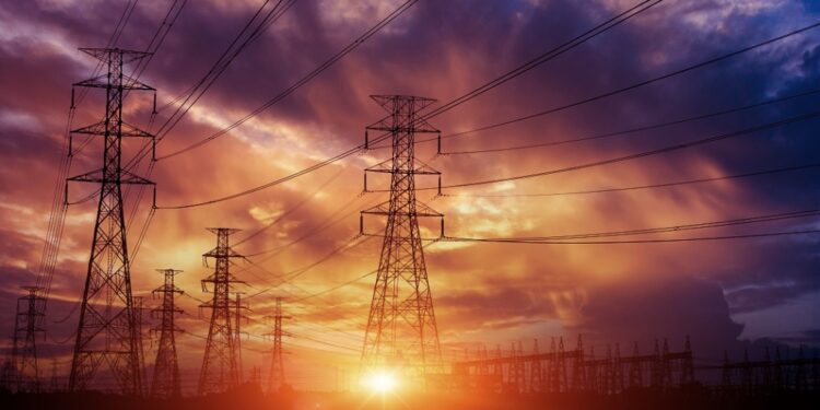 Iniciativa de reforma no garantiza costos más bajos de la electricidad: Cofece