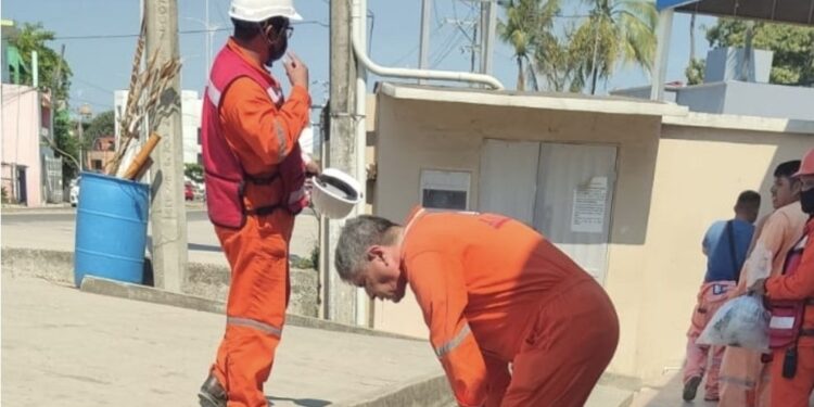 Se intoxican 70 trabajadores en refinería de Dos Bocas