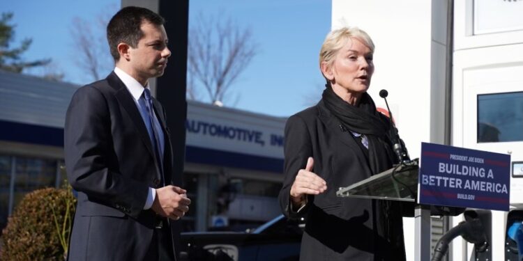 Liberarán 60 millones de barriles de petróleo de reservas estratégicas