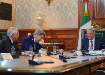 Califica AMLO encuentro con John Kerry como “amistoso, necesario y benéfico”