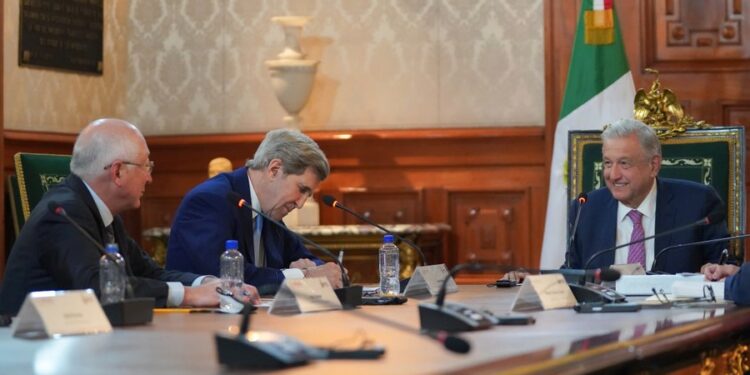 Califica AMLO encuentro con John Kerry como “amistoso, necesario y benéfico”