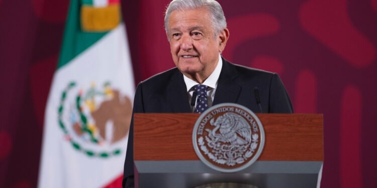 Justifica AMLO exportaciones de petróleo