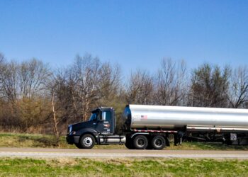 Sener no renovó 11 permisos en petrolíferos