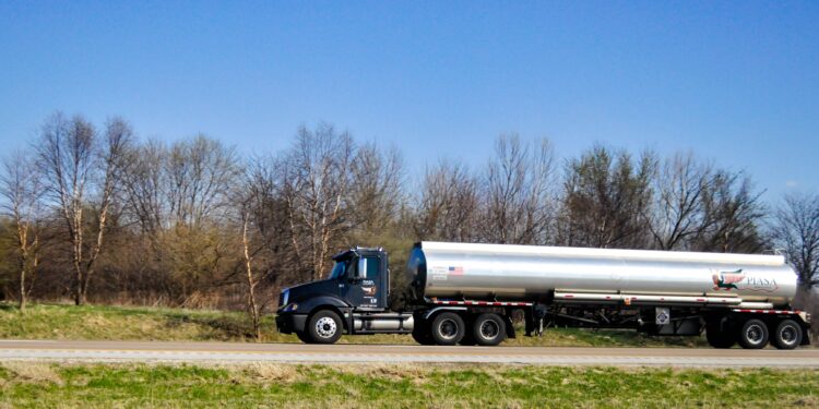 Sener no renovó 11 permisos en petrolíferos