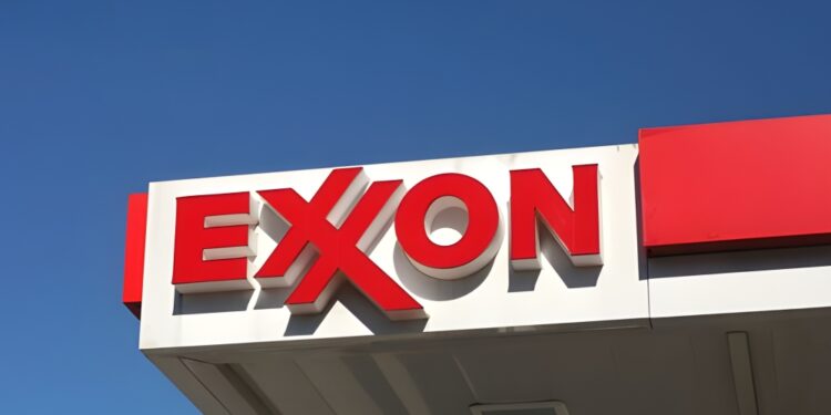 Analiza Exxon Mobil salir completamente de Rusia para 2024