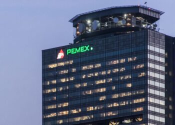 Deja Hacienda solo a Pemex con su deuda financiera