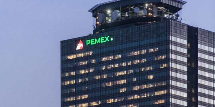 Deja Hacienda solo a Pemex con su deuda financiera