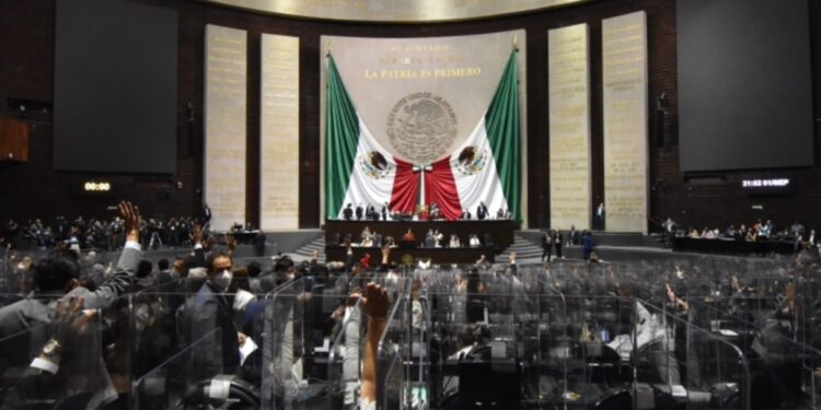 Salvan Comisiones a la CRE, pero dejan metodología de tarifas a la CFE