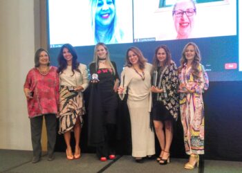 Reconocen a 12 mujeres líderes del sector energético en “Mujeres en el Frente”