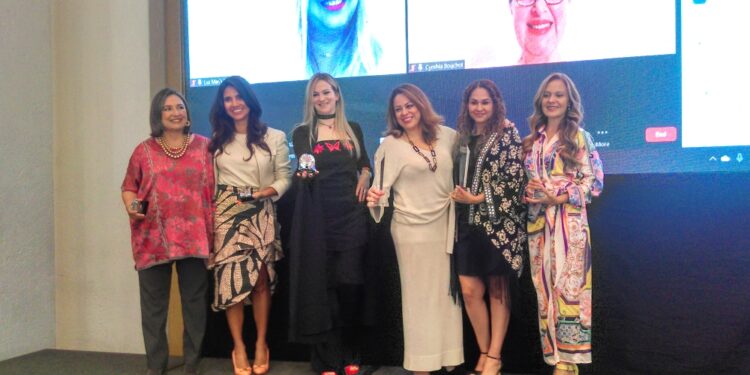 Reconocen a 12 mujeres líderes del sector energético en “Mujeres en el Frente”