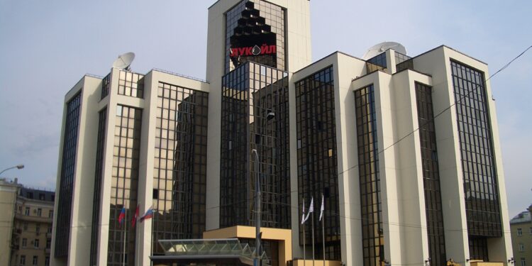 Renuncia presidente de Lukoil