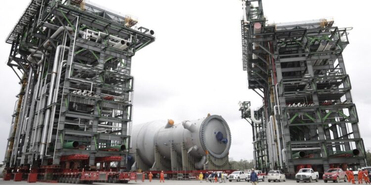 Refinación, el primer paso de la transición energética, dice la Sener