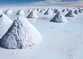 Empresa pública para el litio estaría más cerca de Uramex que de Pemex y CFE