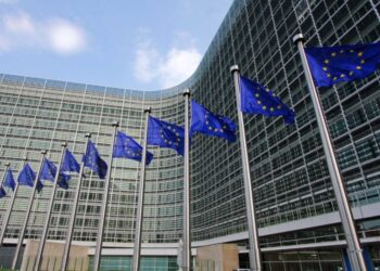 Acuerda Unión Europea prohibir 90% de importaciones de petróleo ruso