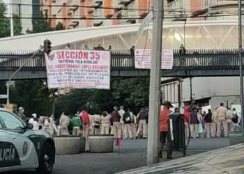 Protestan trabajadores de Pemex en Marina Nacional