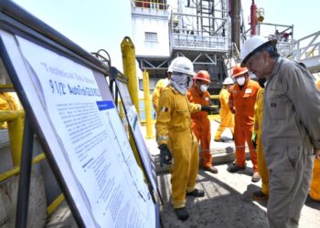 Exportó Pemex 1.024 millones de barriles diarios en abril