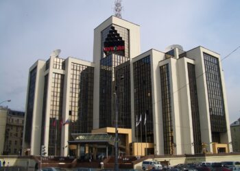 Lukoil compra negocio de lubricantes de Shell en Rusia