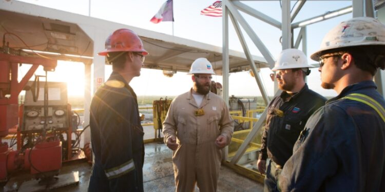 Precios del gas impulsan resultados de Chevron y ExxonMobil