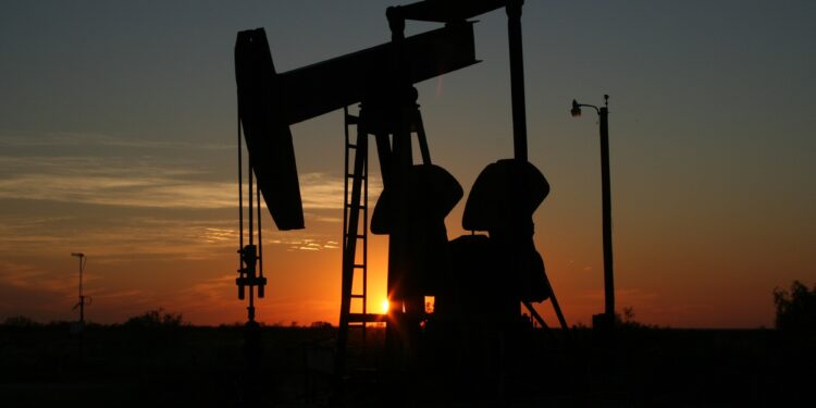 Se desploma 26% IED en el sector energético